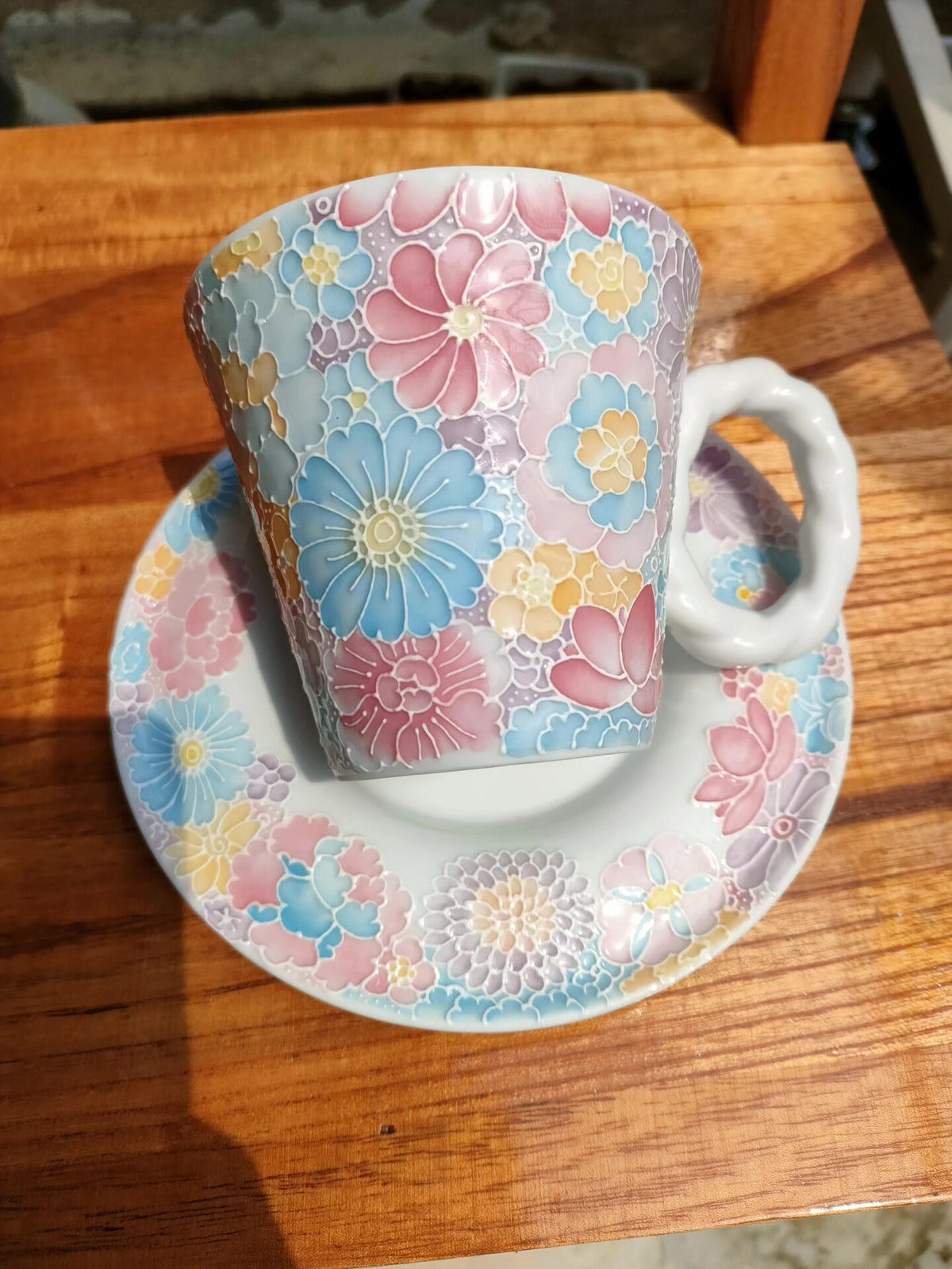 Conjunto de Chávena e Pires de Cerâmica Floral Pintado à Mão