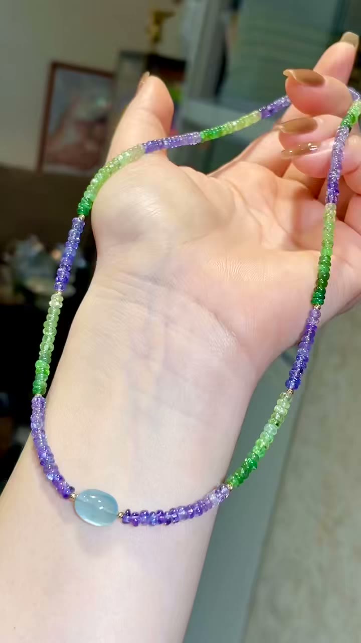 Gradient Abacus Bead Necklace with Gold Cabochon