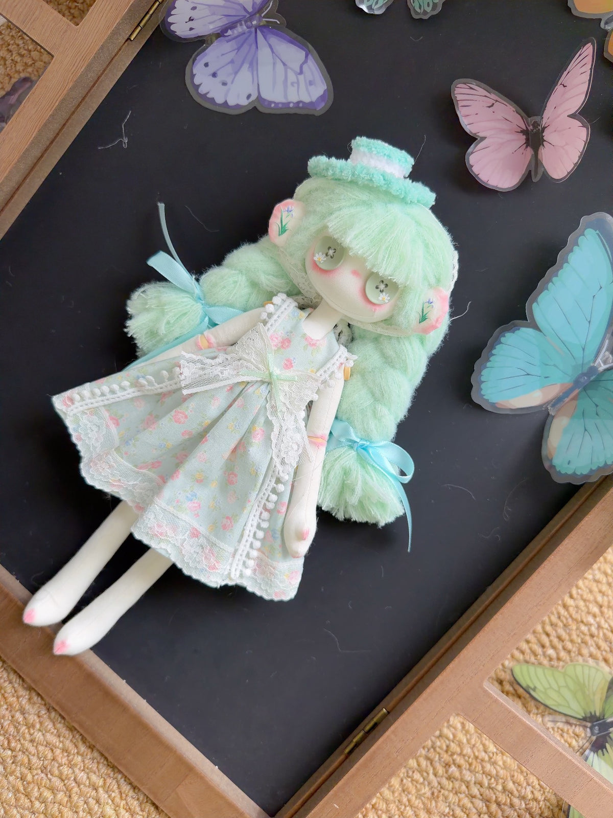 Bambola artistica artigianale verde menta