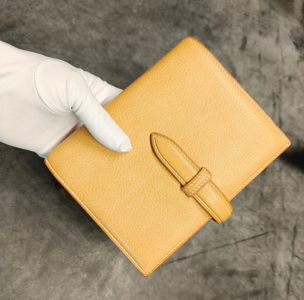 Funda para cuaderno de cuero A6 con cierre de correa