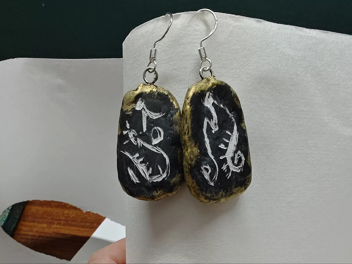 Orecchini in argilla nera con ganci in argento 925