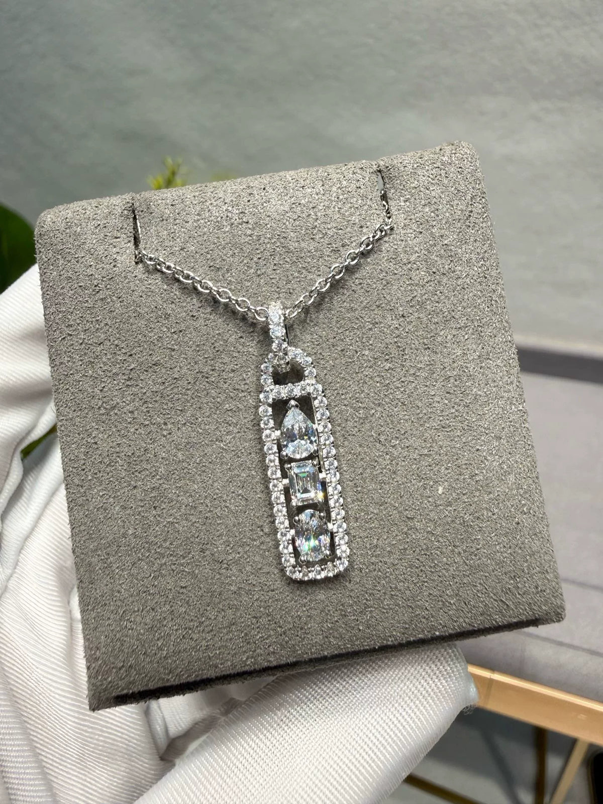 Mixed Cut High Carbon Diamond Necklace V Gold