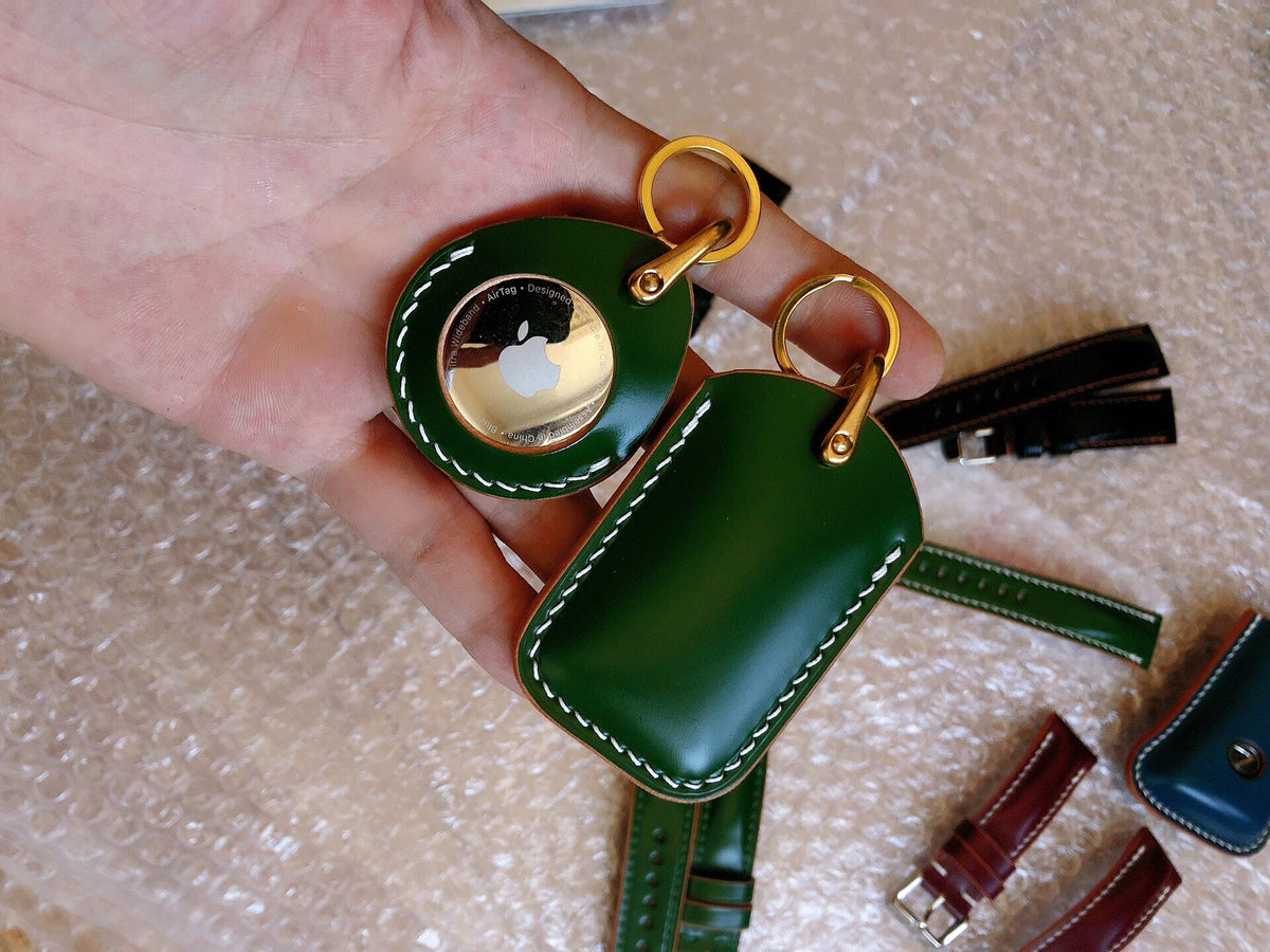 Handcrafted Green Leather AirTag and Card Holder