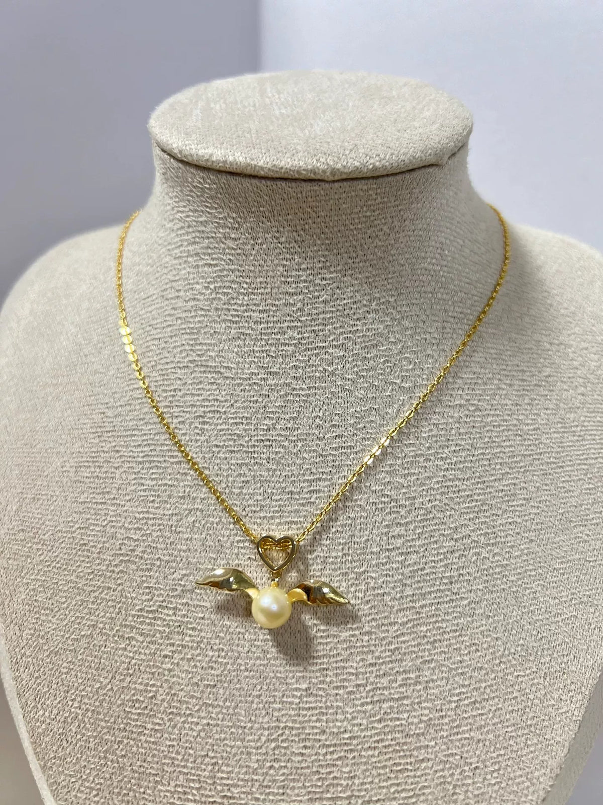 Collier Pendentif Cœur Ailé et Perle Or