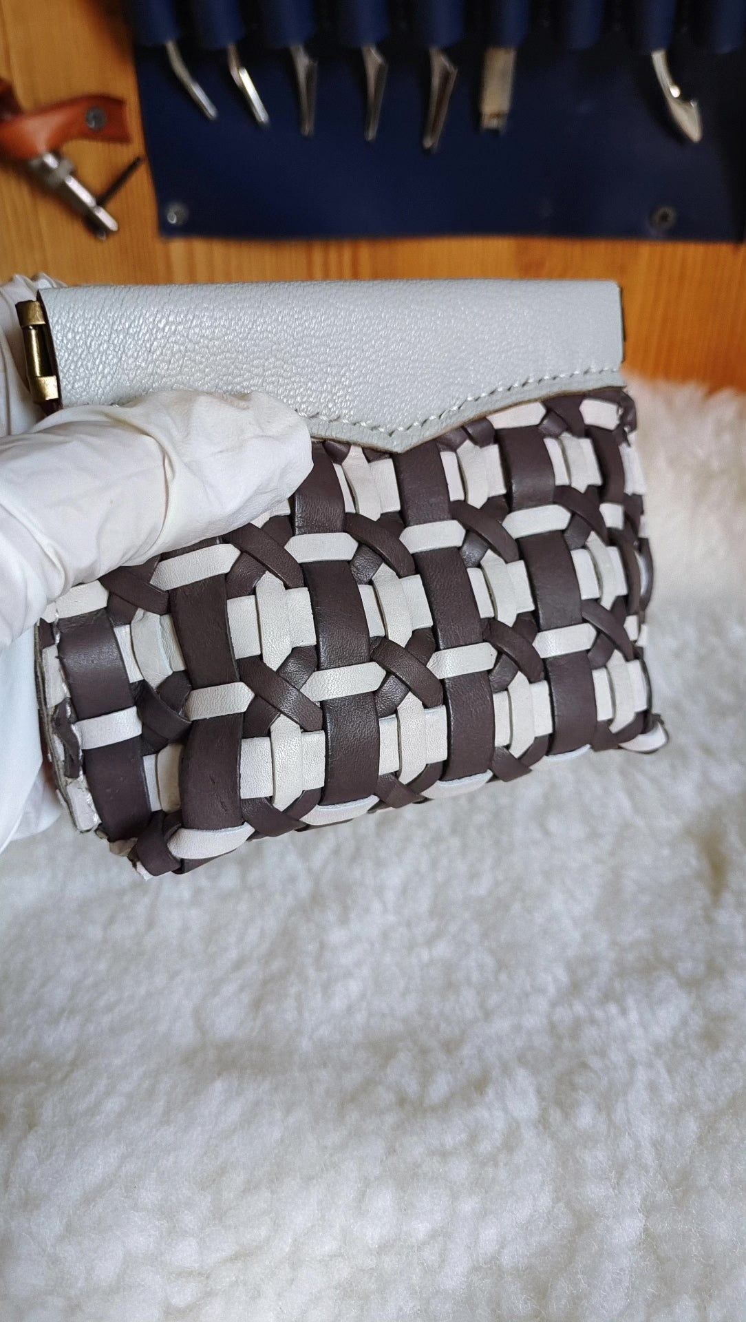 Custodia in Pelle Intrecciata a Mano per Oggetti da Collezione