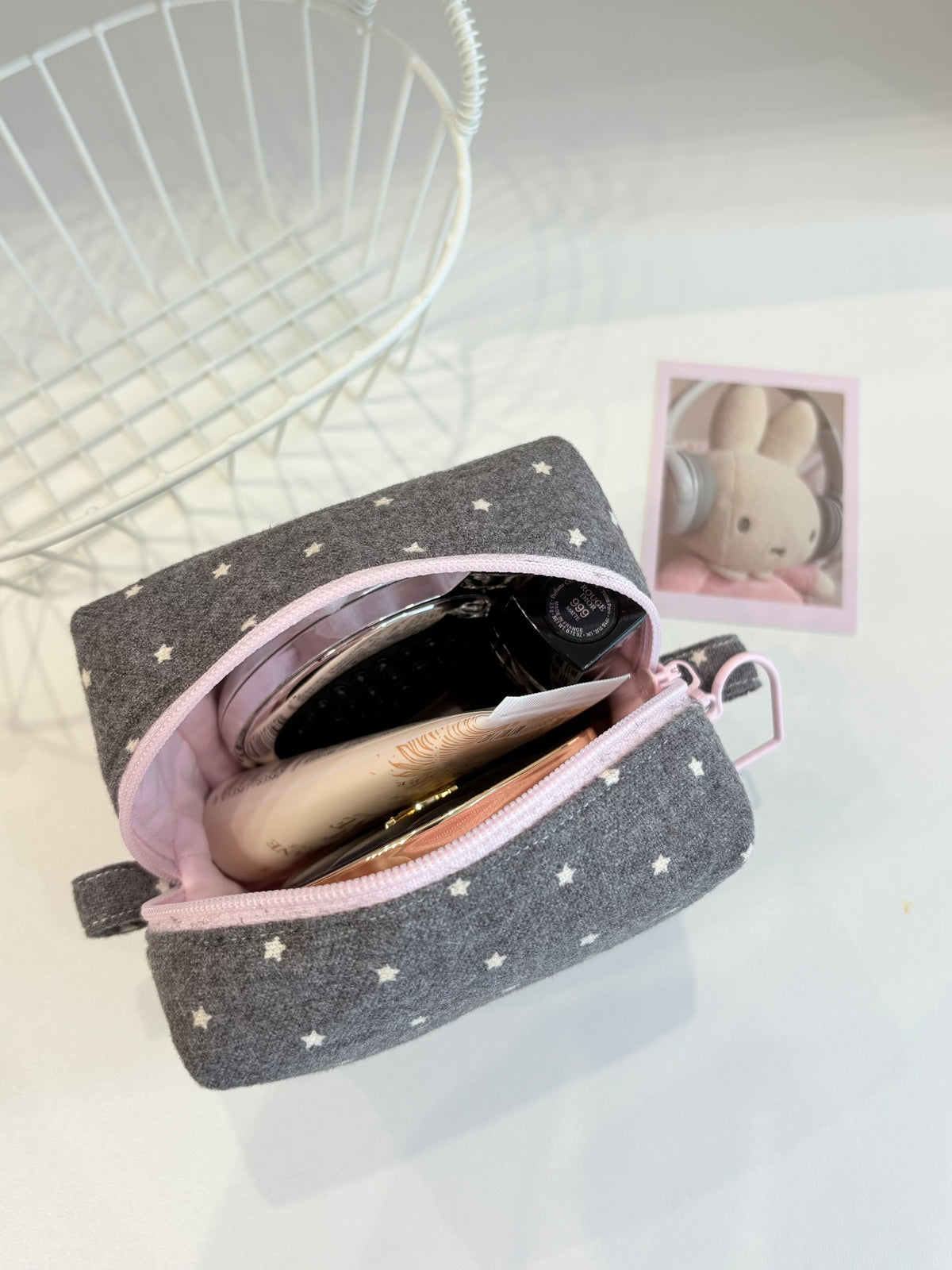 Bolsa de Cosméticos Mini Tofu Cinza com Estrelas