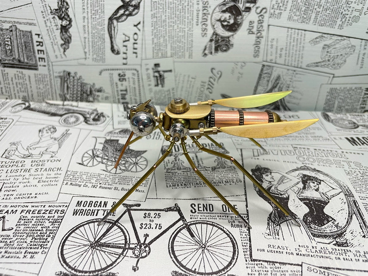 Escultura de Inseto Mecânico em Metal Steampunk