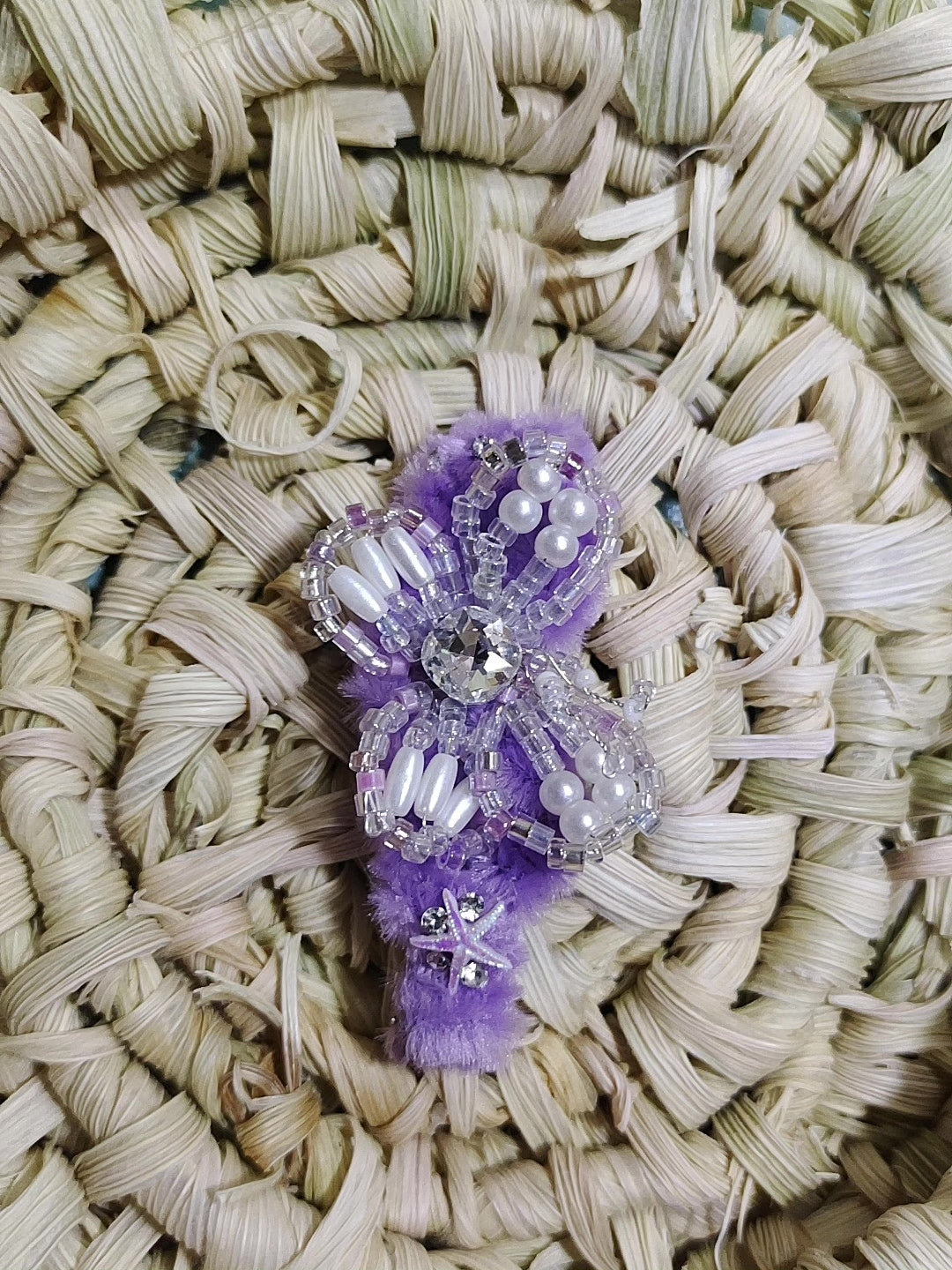 Barrette papillon en peluche violette et perles
