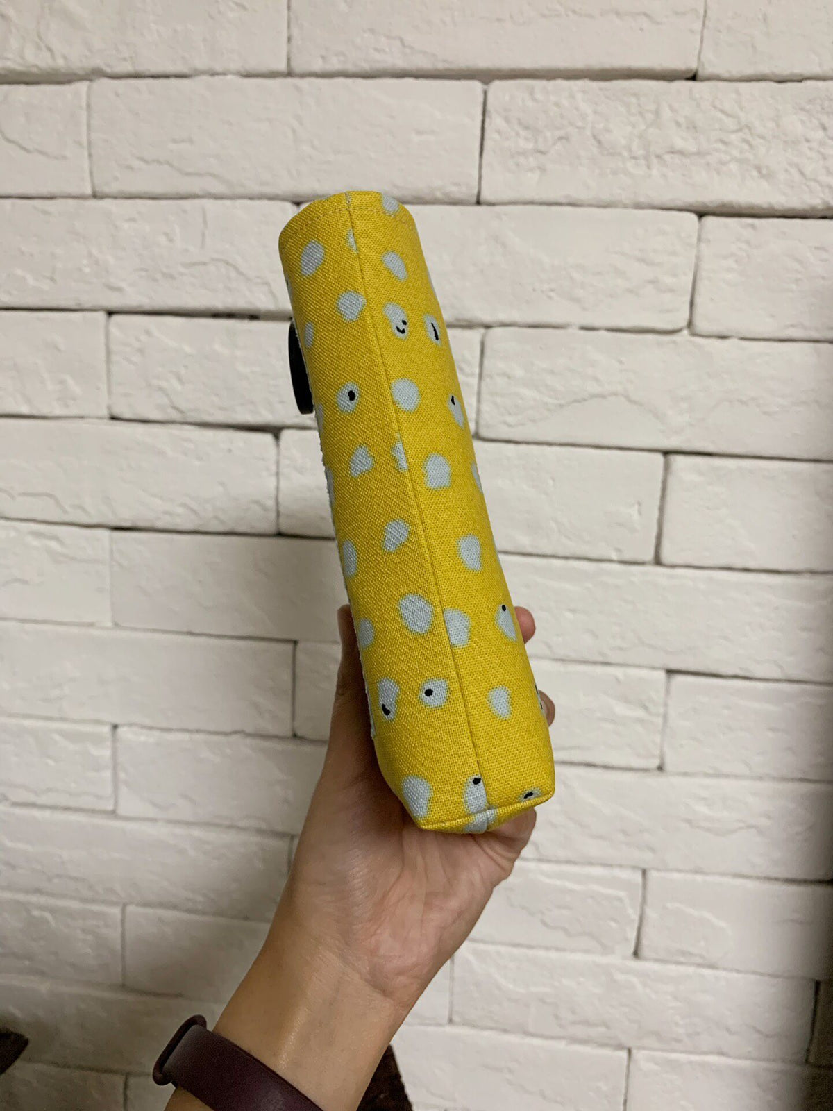 Pochette in tessuto gialla a pois