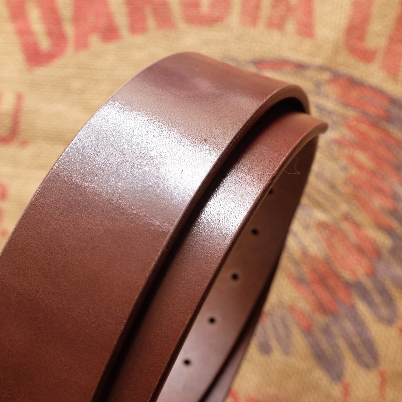 Full-Grain Leather Belt with Oyster Shell Silver Buckle