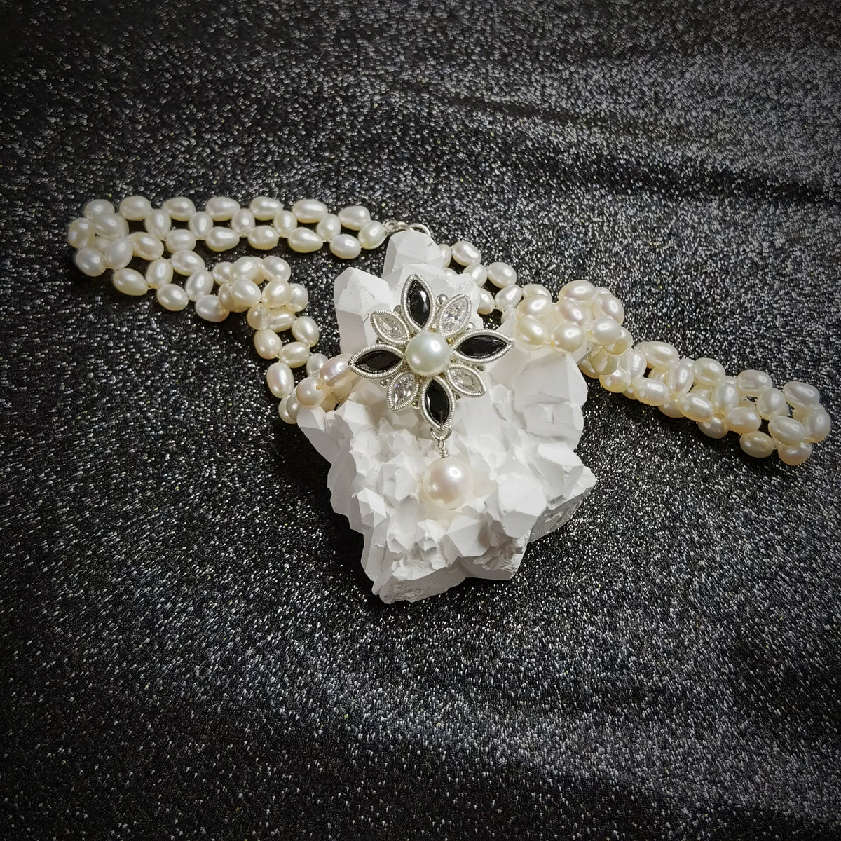 Collana con Perle e Onice Nera Wire Wrapped