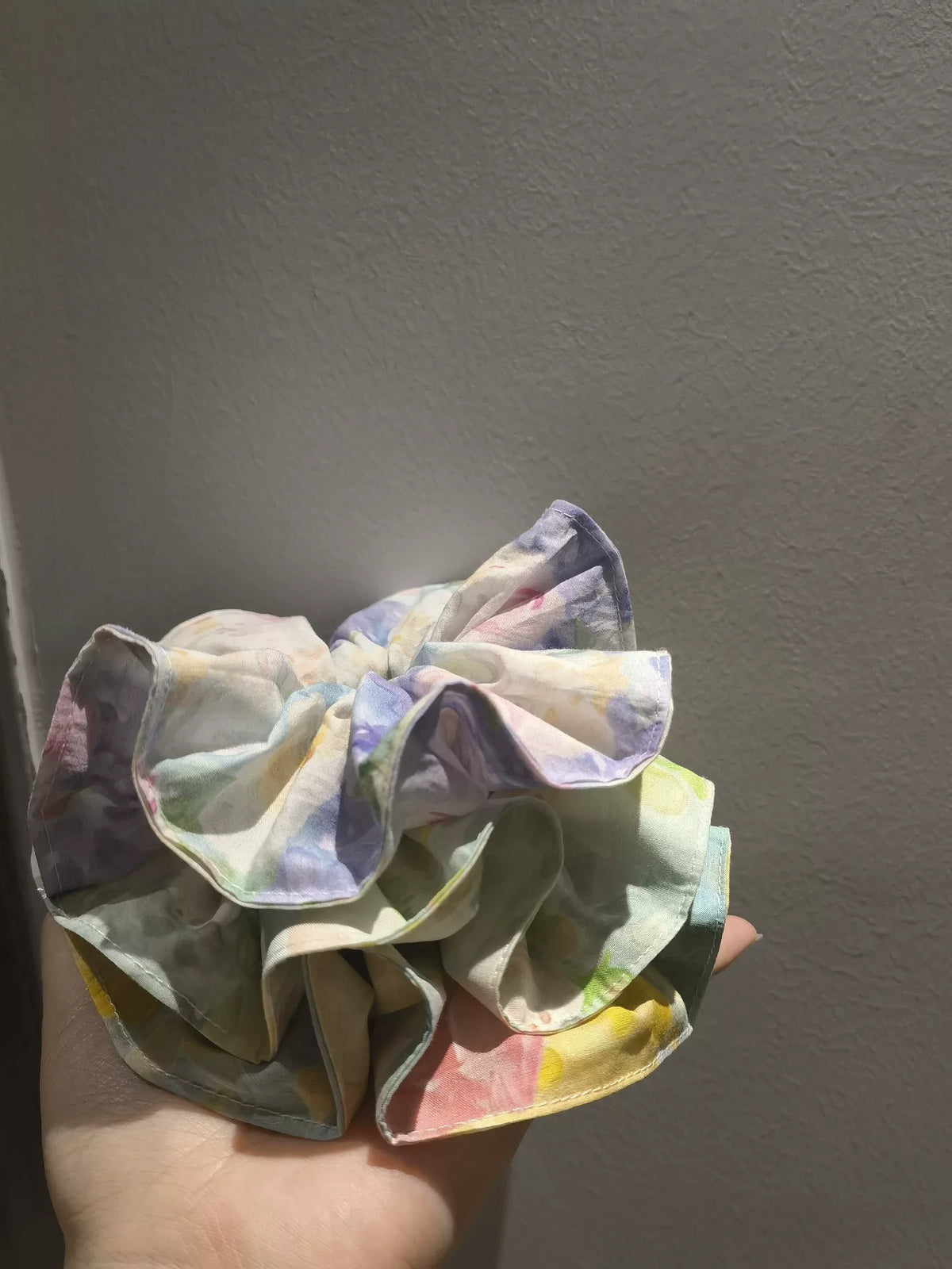 ハンドメイド コットン 水彩風花柄 シュシュ