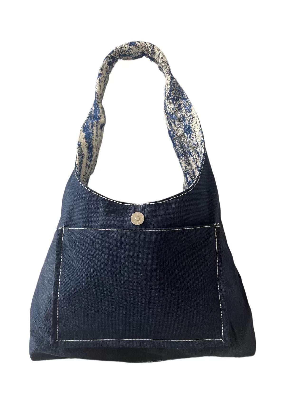 Måneformad axelväska i indigo tie-dye