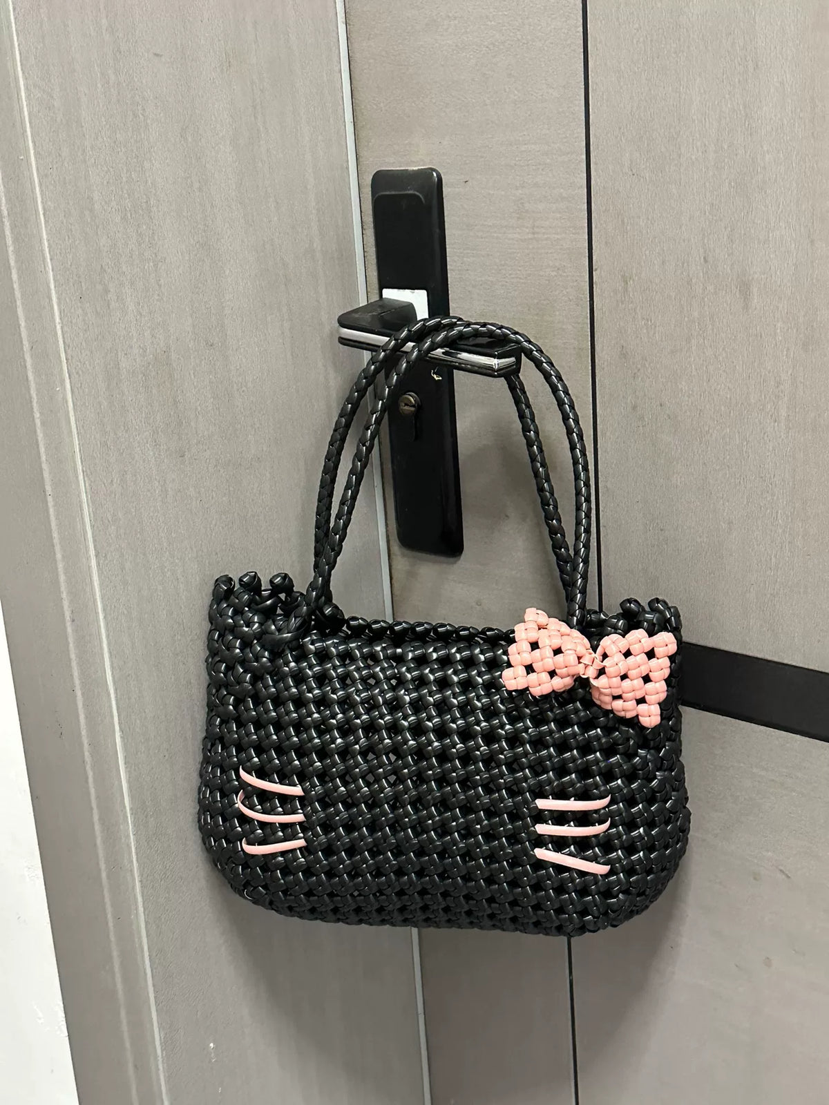 Saco Transversal Hello Kitty Preto e Rosa Feito à Mão