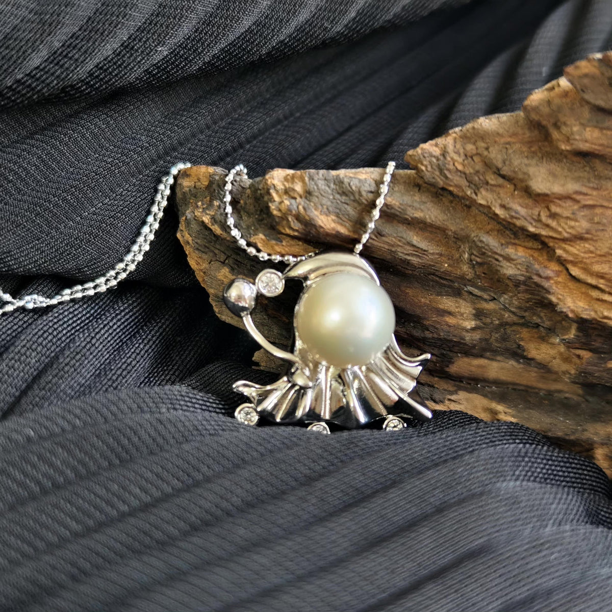 Collier fantôme avec pendentif perle naturelle