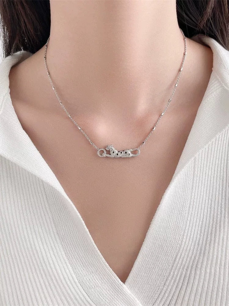 Collar de leopardo en plata S925 con ojos de diamante verde
