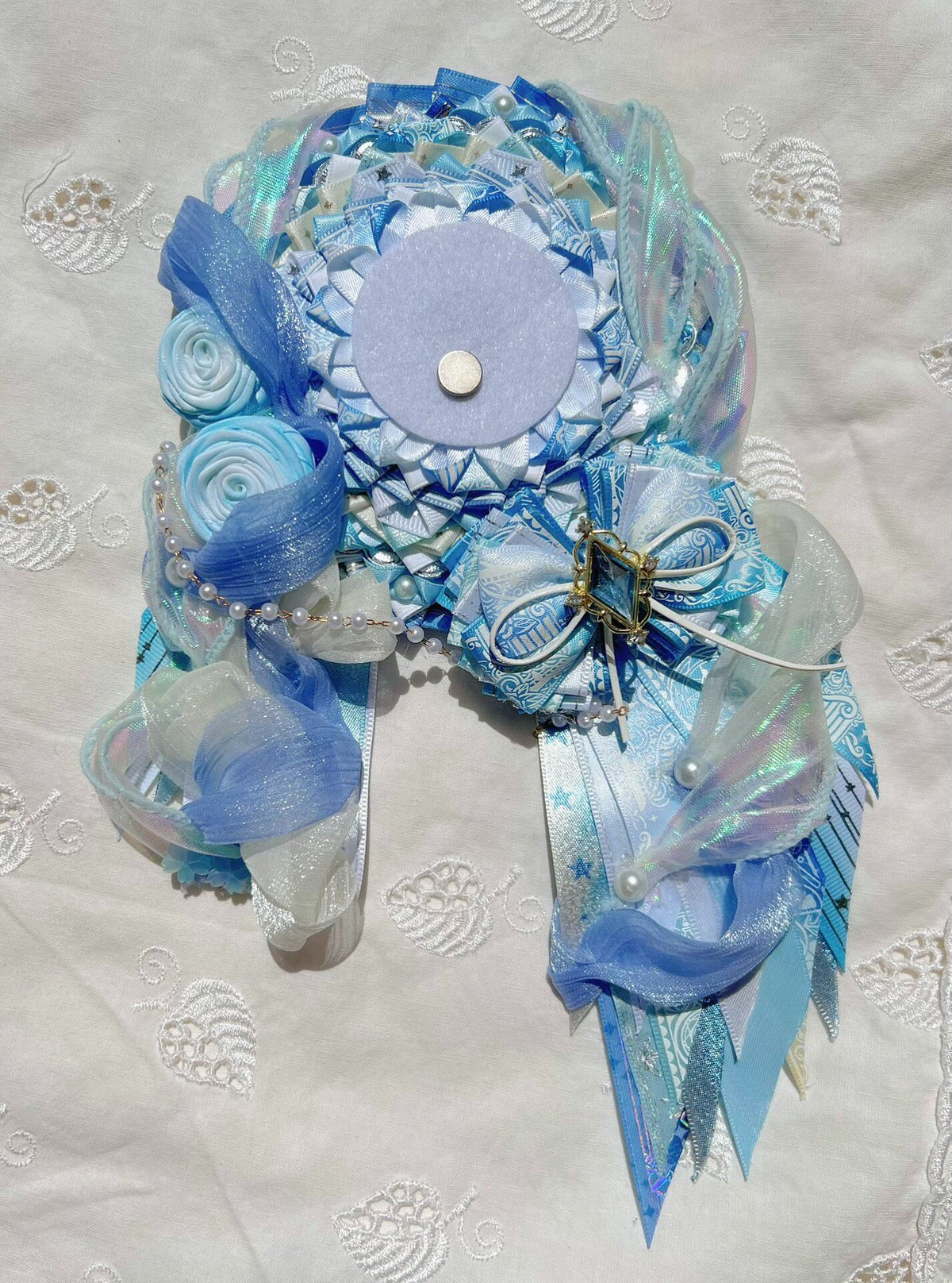 Broche Corsage de Tela en Capas Azul