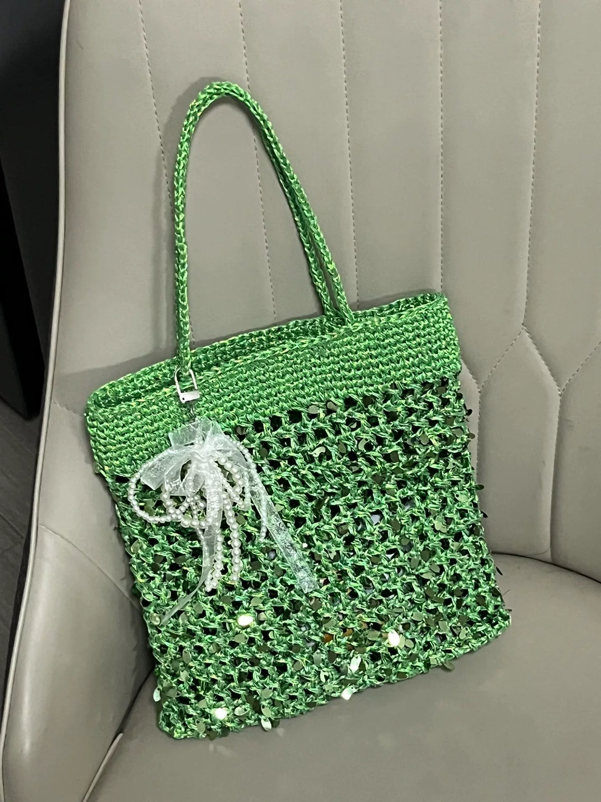 Saco Tote Verde Entrelaçado com Lantejoulas