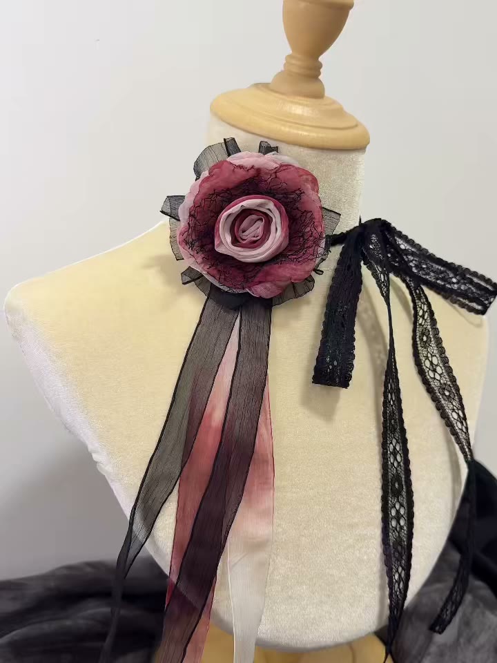 Flor de Pescoço Vintage Rosa Vermelha e Renda Feita à Mão