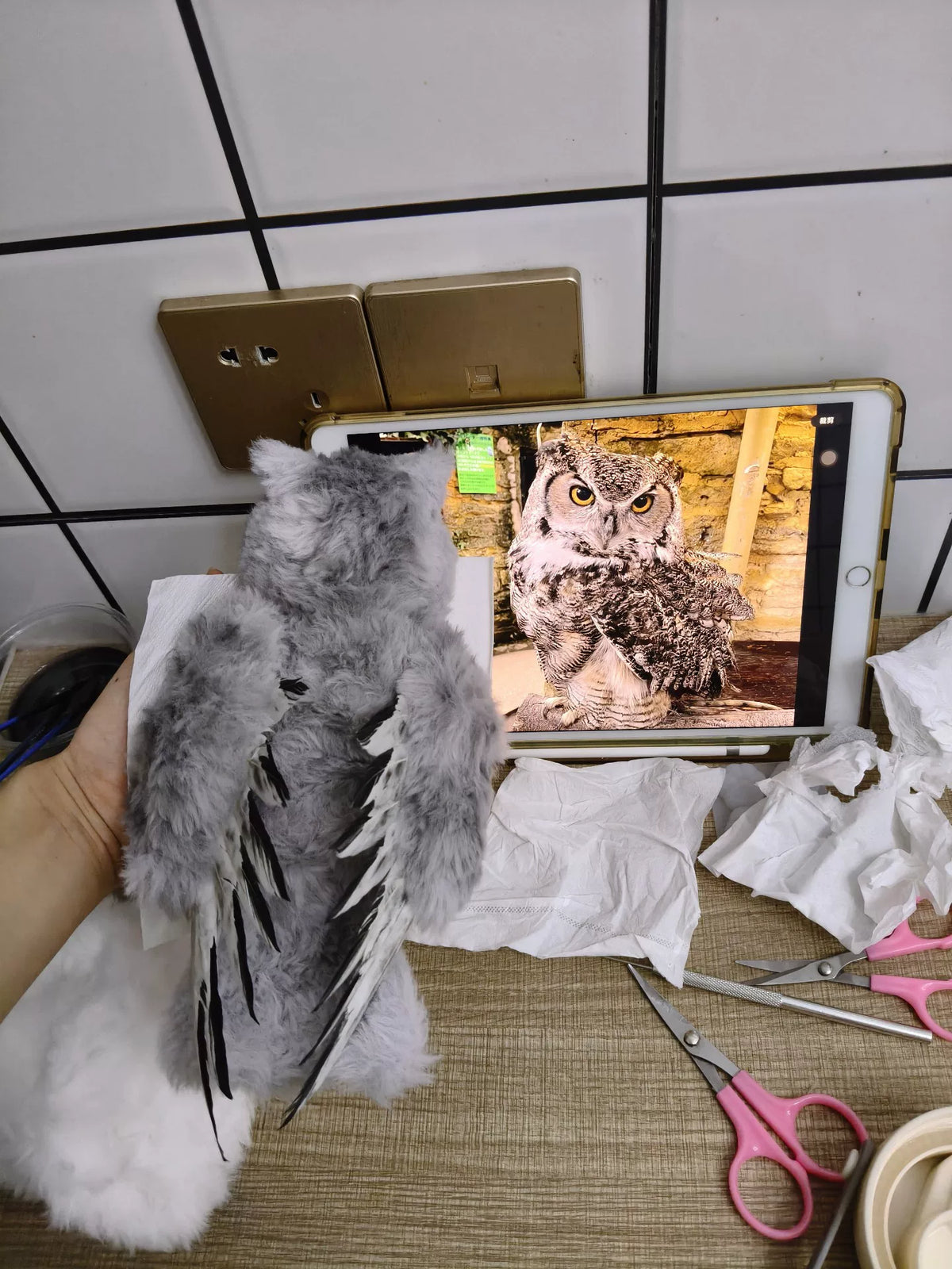 Handgefertigte Eule aus Chenille-Pusdraht