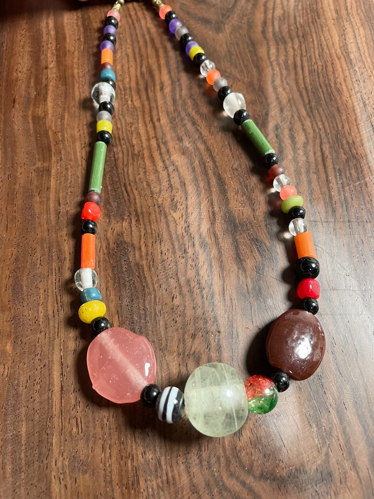Collar de cuentas de vidrio multicolor 43 cm