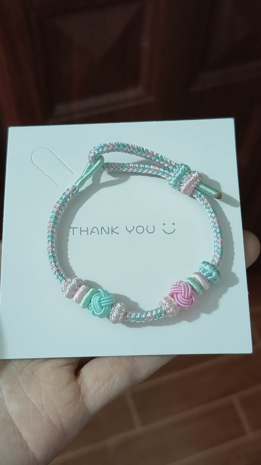Pulsera de cordón en degradado rosa y menta tejida a mano