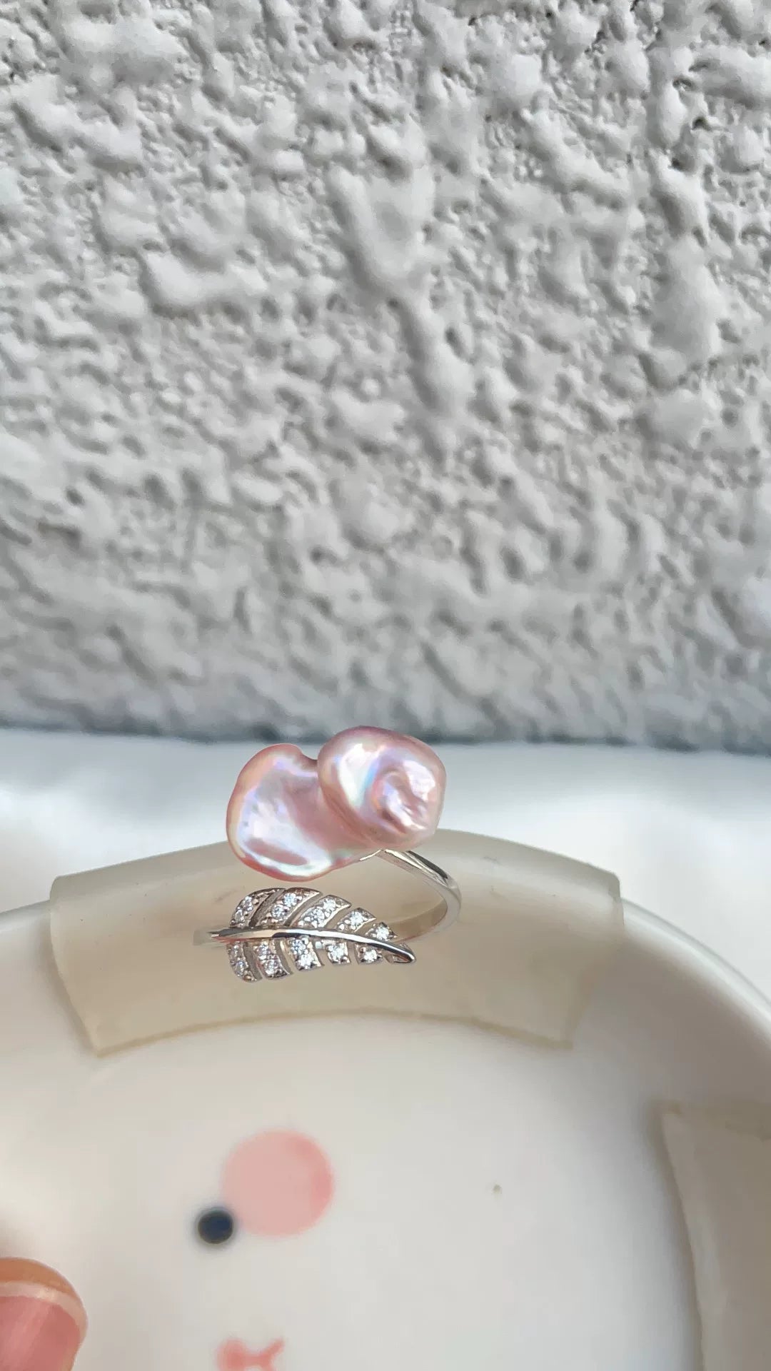 Anillo de perla barroca y hoja en plata de ley 925
