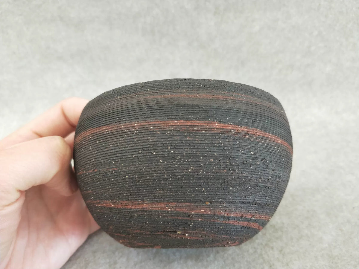 Maceta de Gres Negro con Agujero de Drenaje