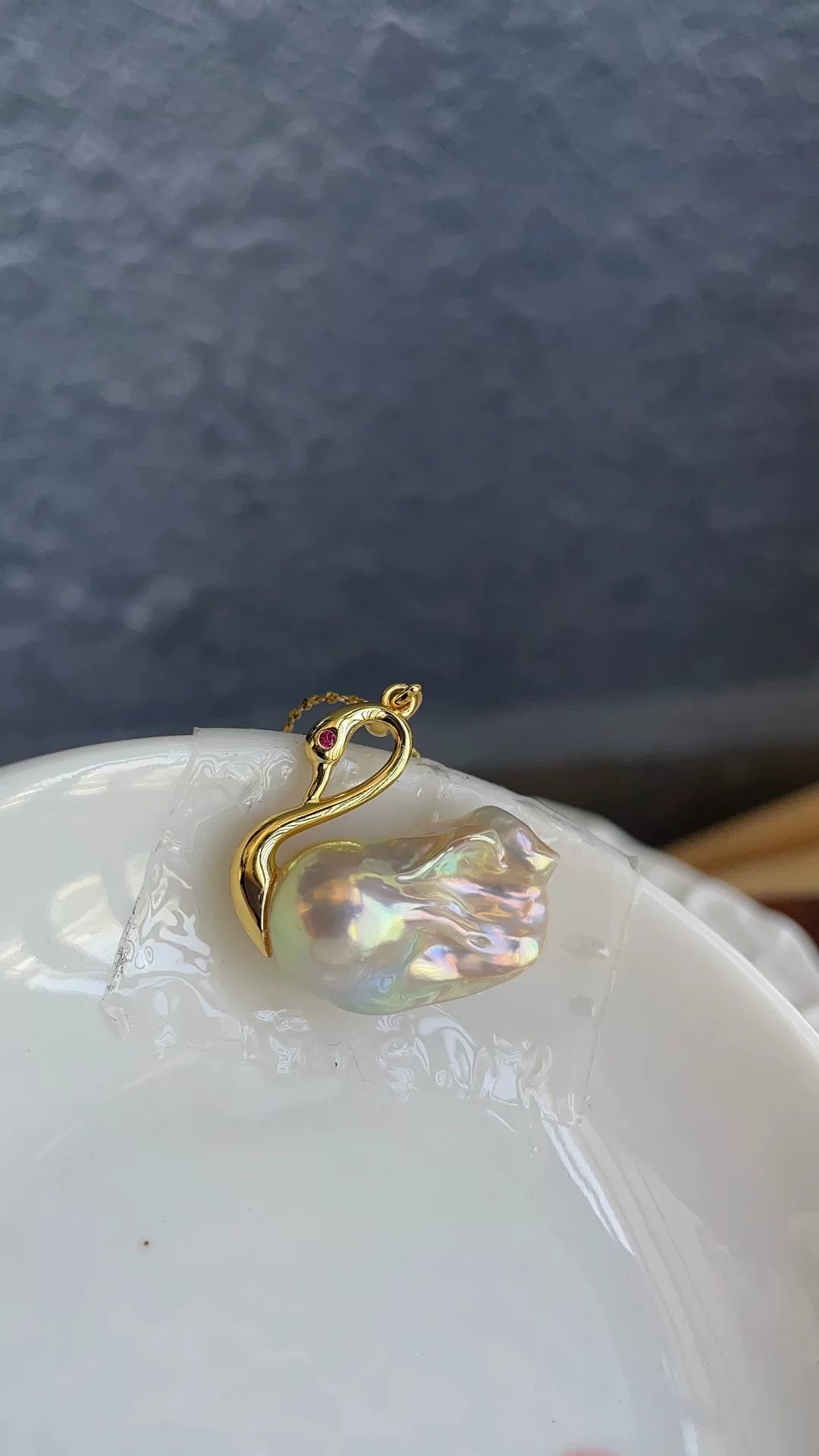 23.1mm Gold Luster Barockperle Schwwan-Anhänger