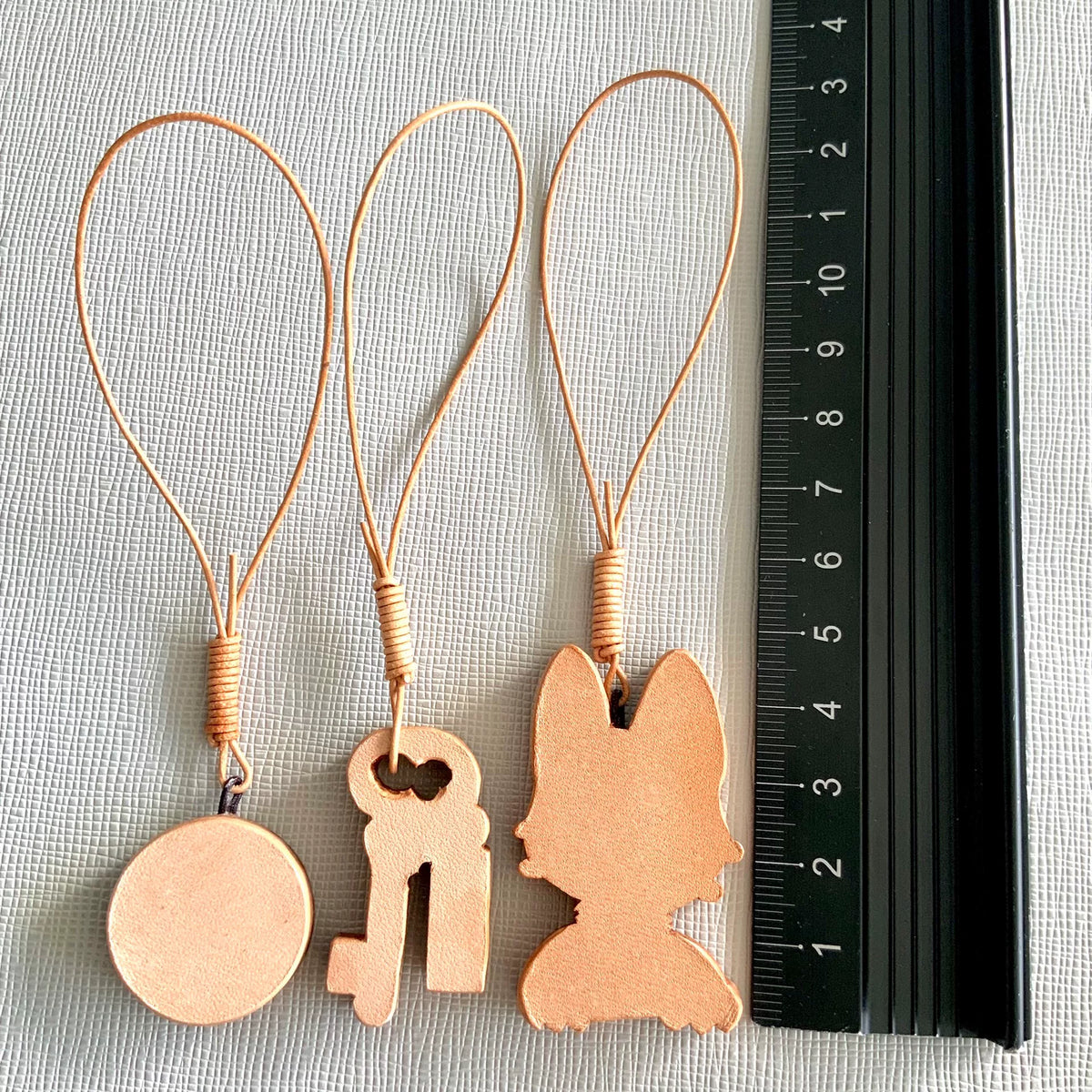 Set de dijes de cuero italiano de gato, llave y luna