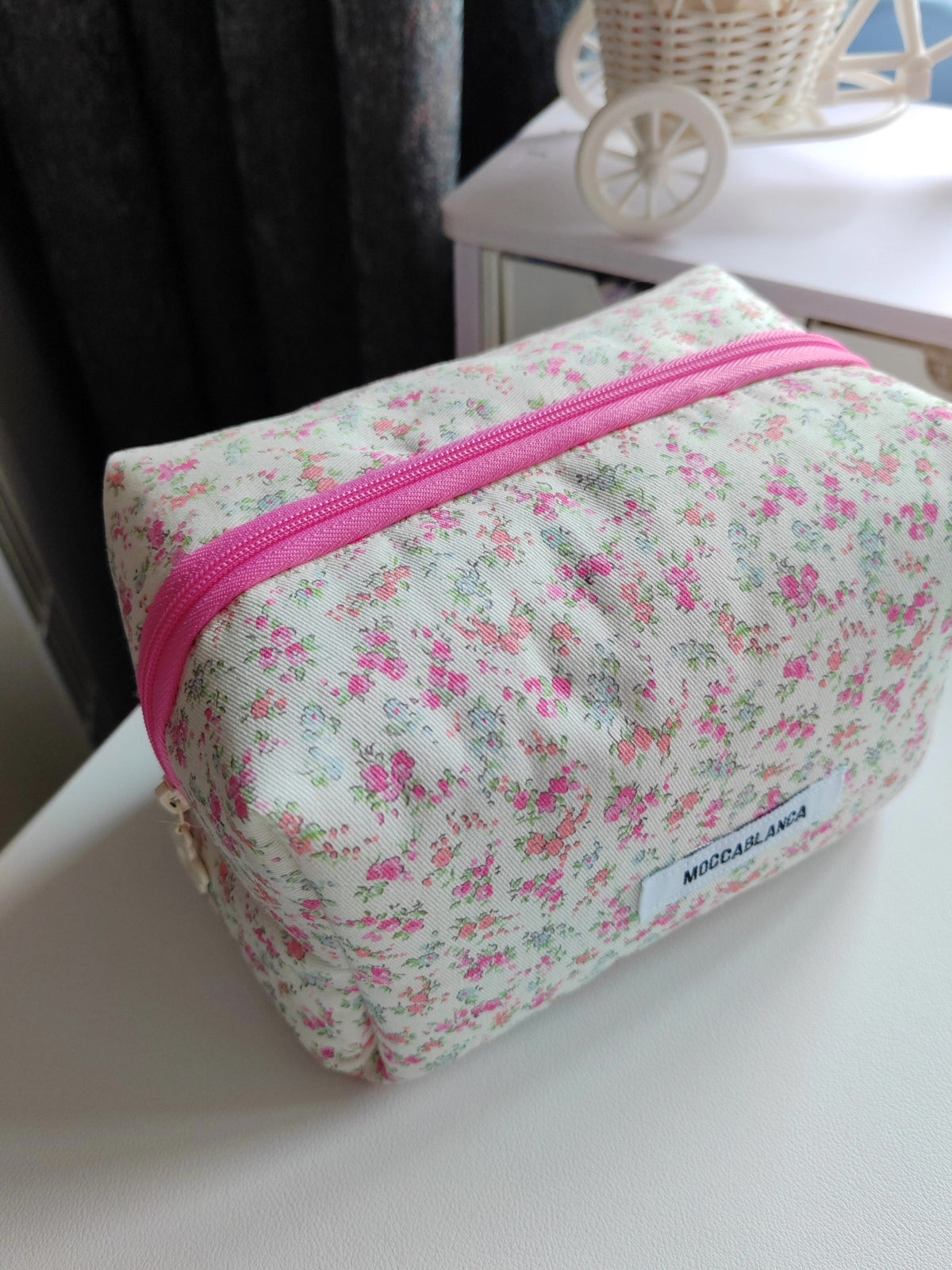 Handgemaakte opberg etui met roze bloemenprint