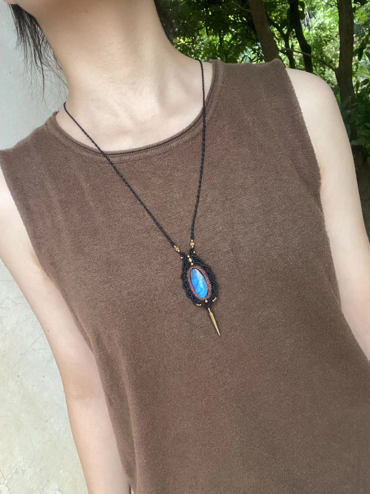 Collana in Macramé con Labradorite e Punta in Ottone
