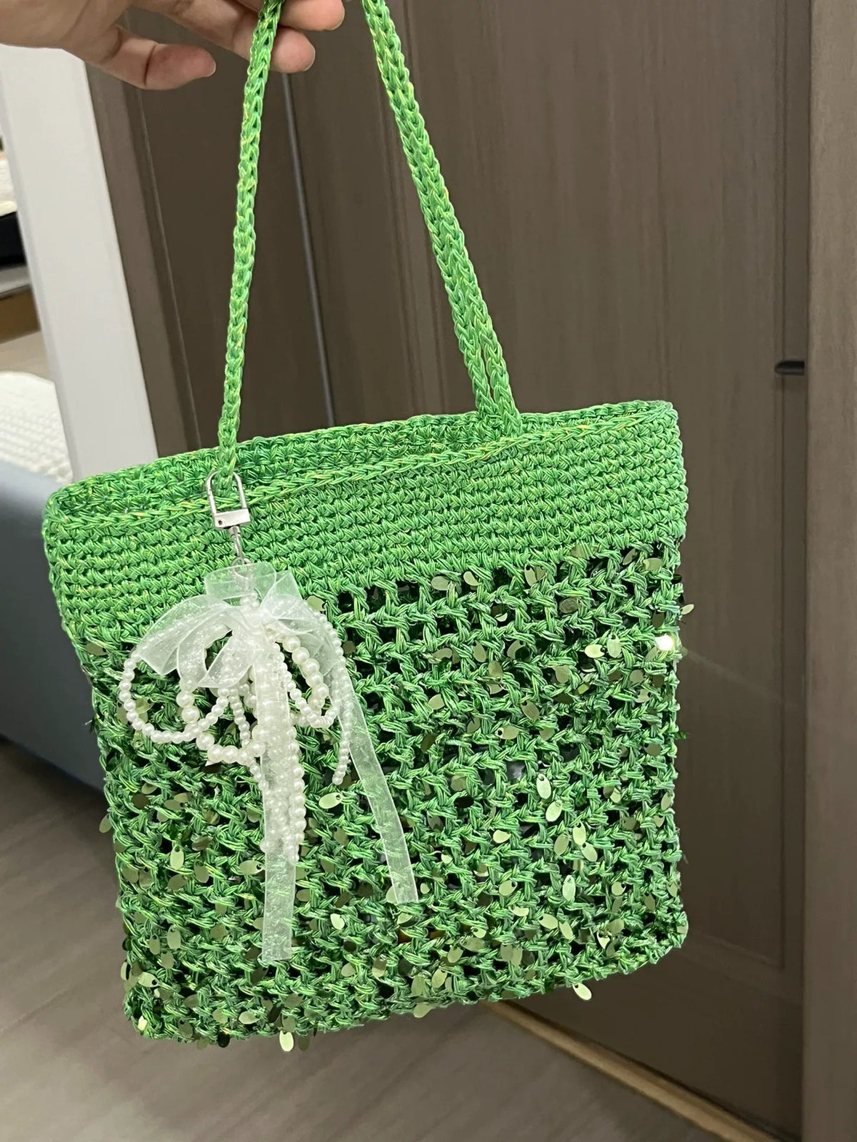 Saco Tote Verde Entrelaçado com Lantejoulas