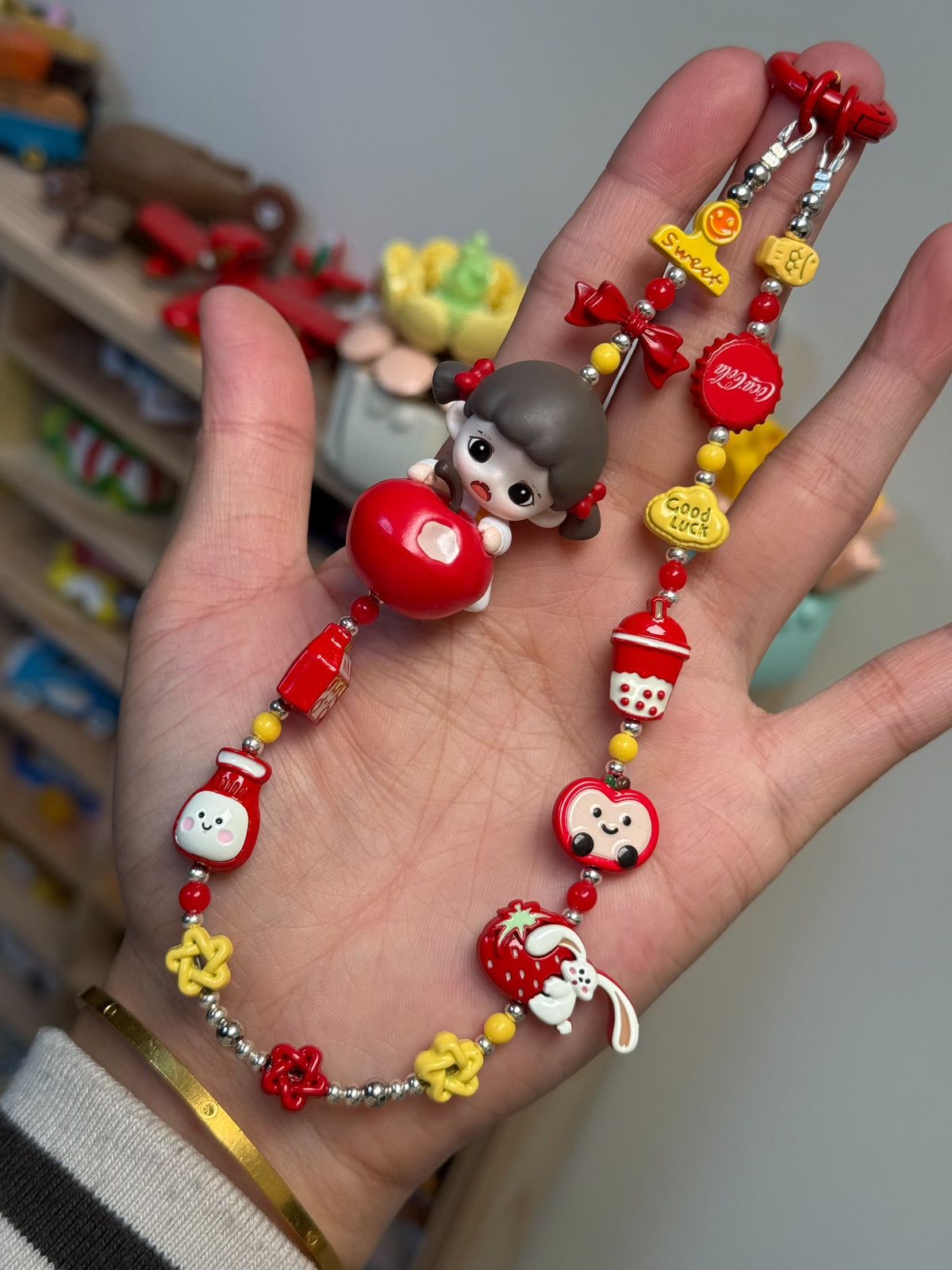 Sangle de téléphone fille et pomme rouge kawaii