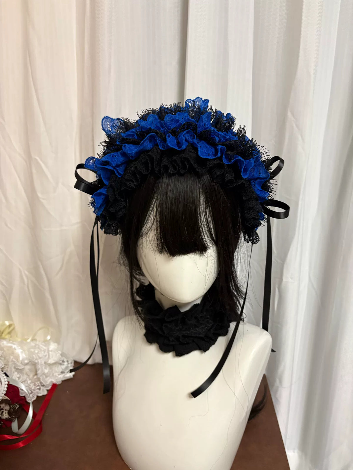 Gothic Lolita-volangkrona i blå och svart spets