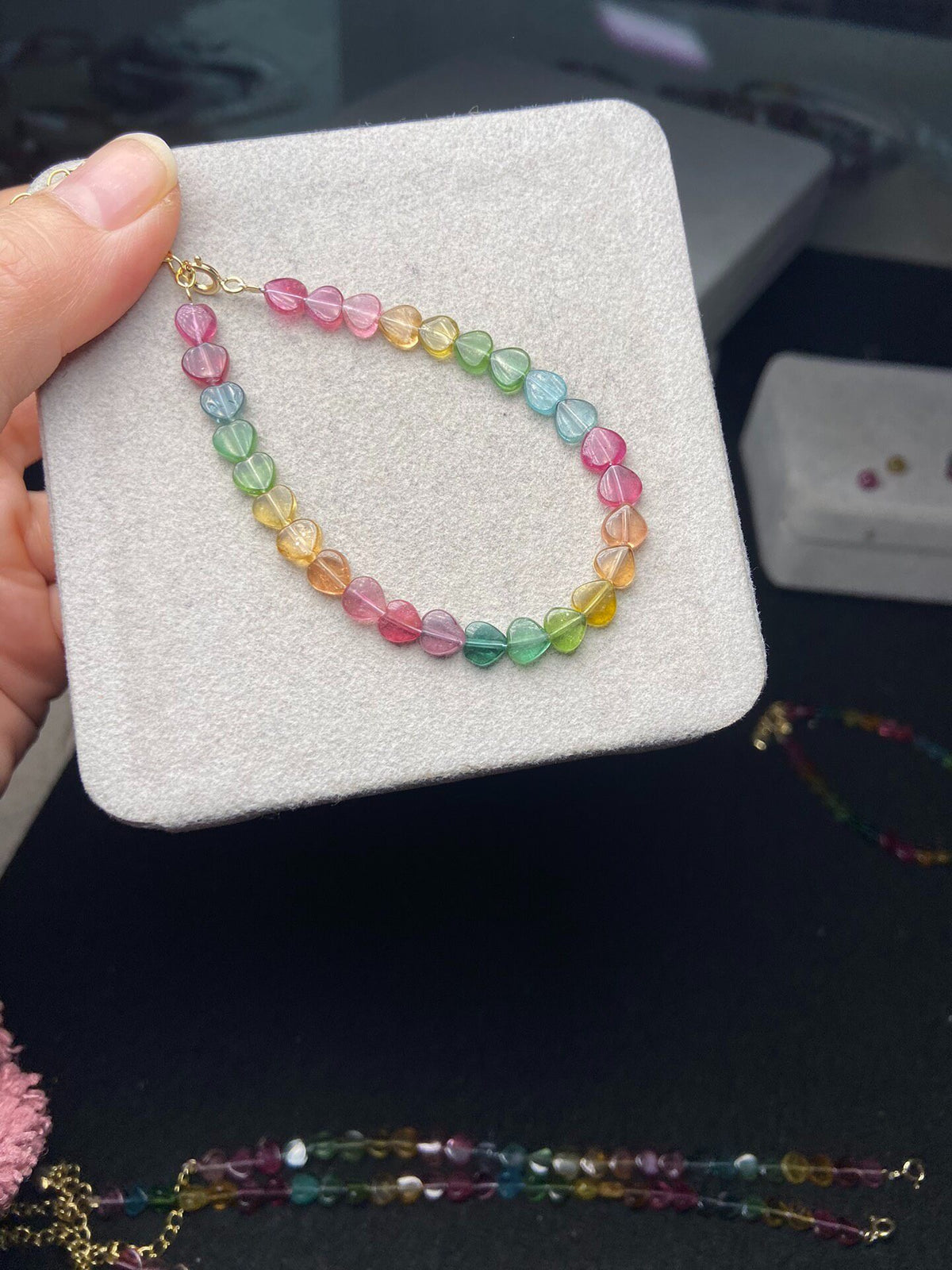 Herzförmiges Turmalin-Regenbogen-Armband