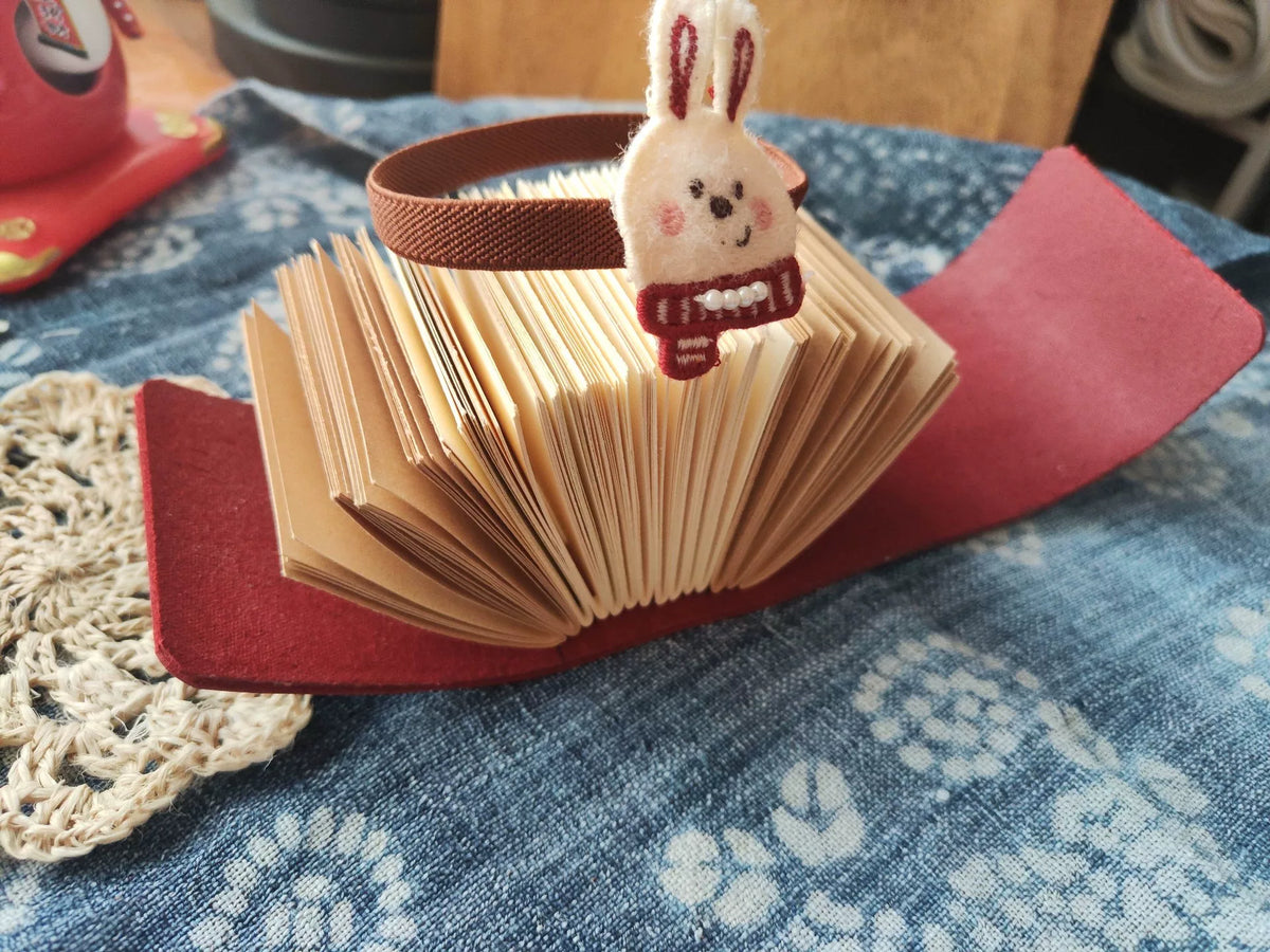 Handgefertigtes Rindsleder-Notizbuch mit Hasenapplikation