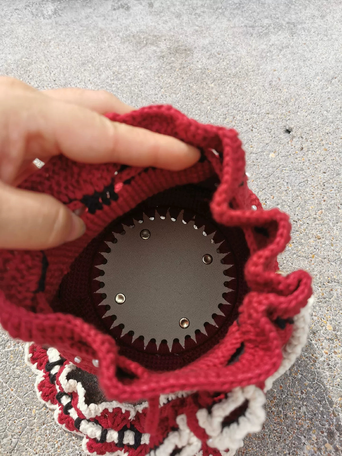 Borsa a sacchetto all'uncinetto rosso vino