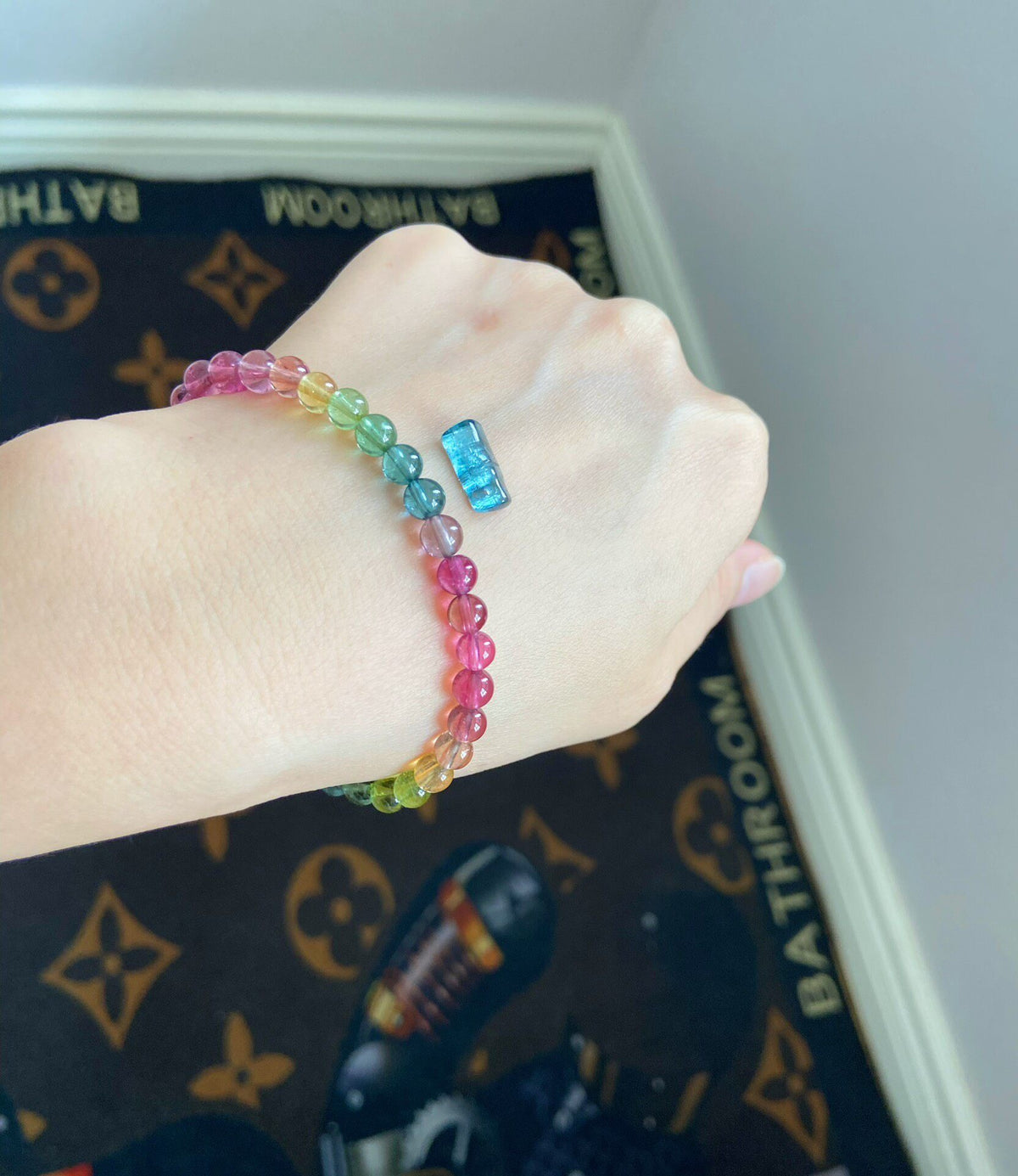 Regenbogen-Turmalin-Perlenarmband mit Anhänger