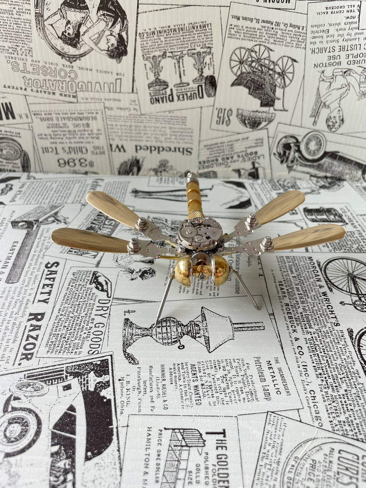 Modelo de Metal Libélula Steampunk com Pás em Âmbar