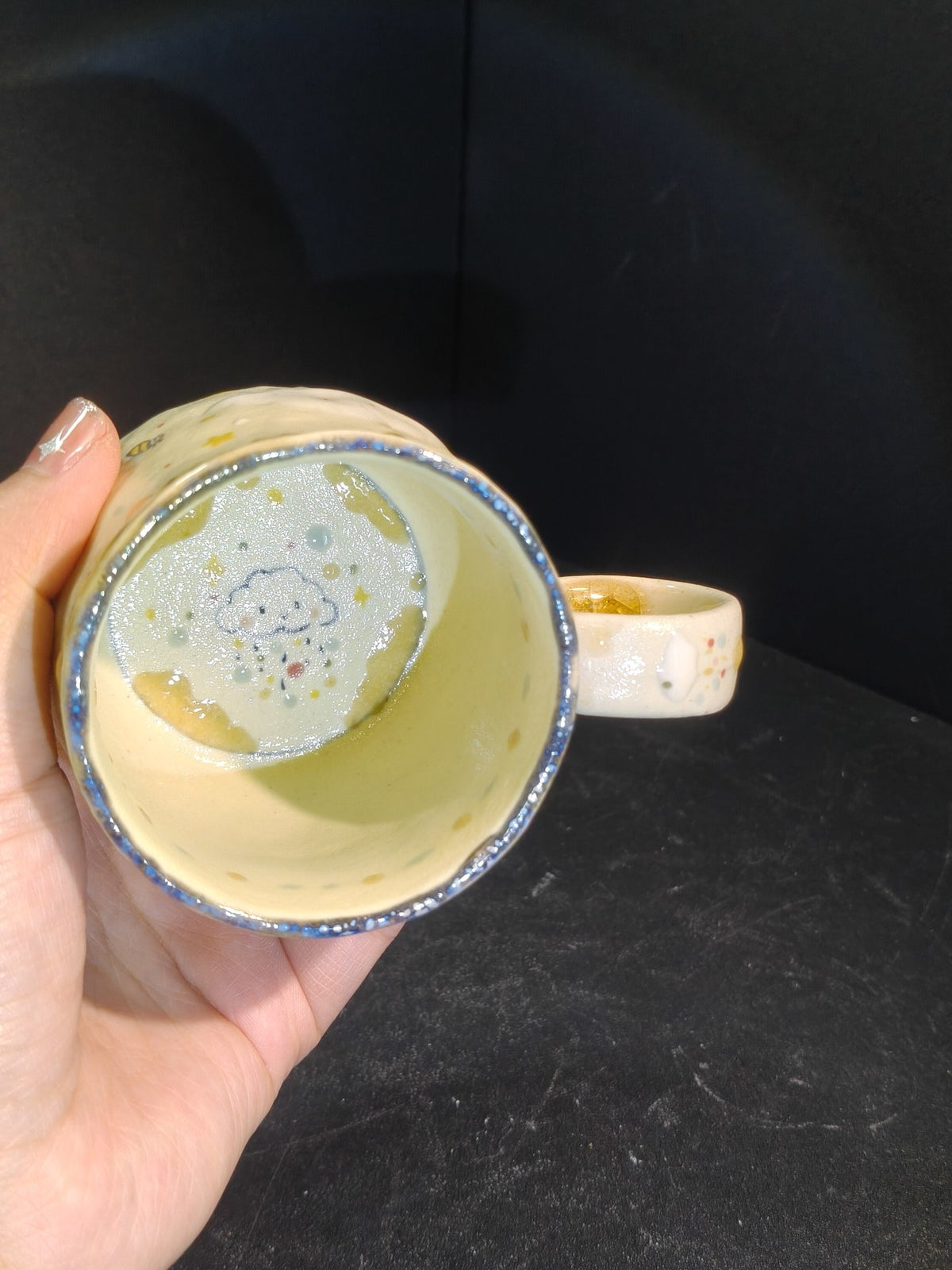 Handmålad mugg med björn och honungsbur 230ml