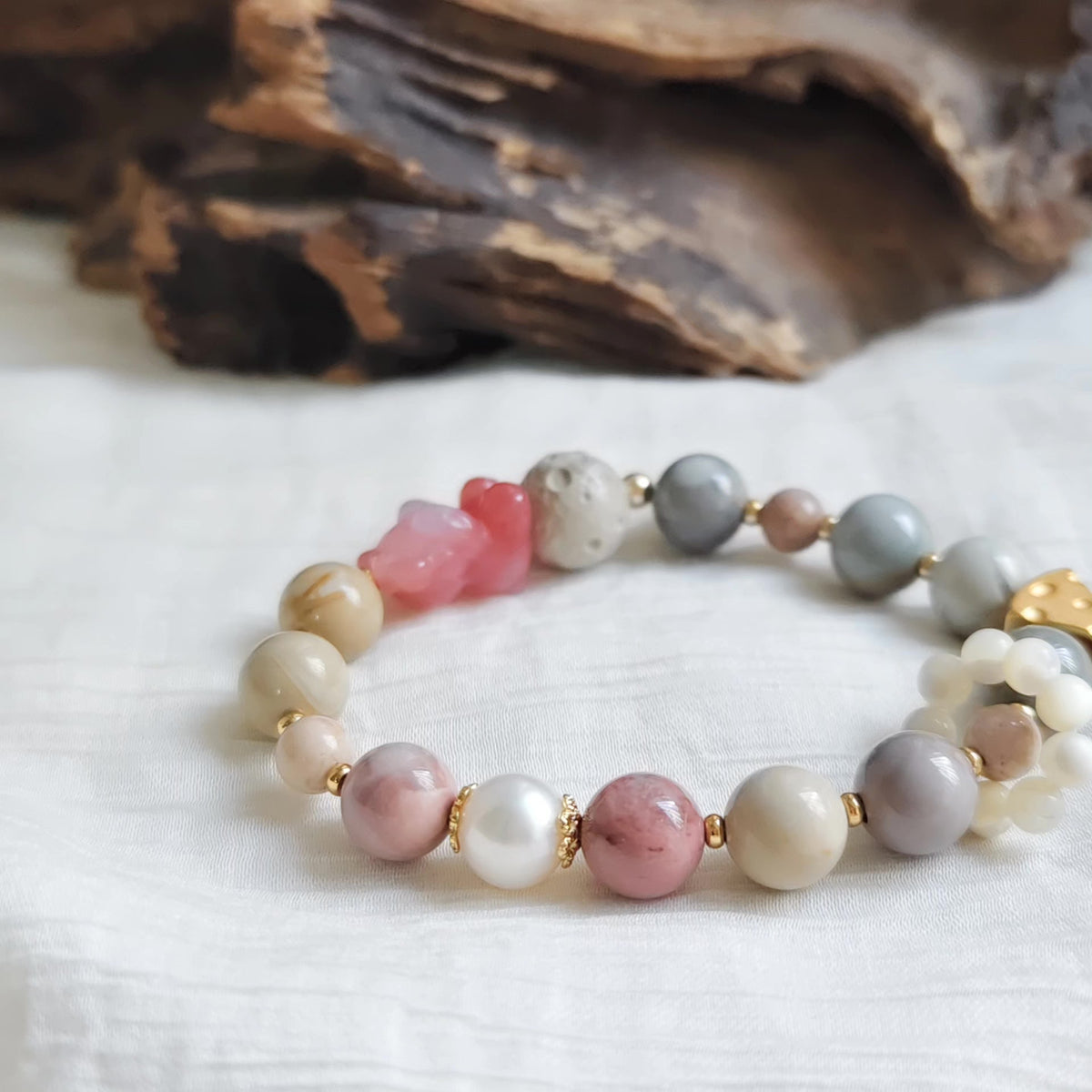 Alashan Agate Bear Charm Beaded Bracelet