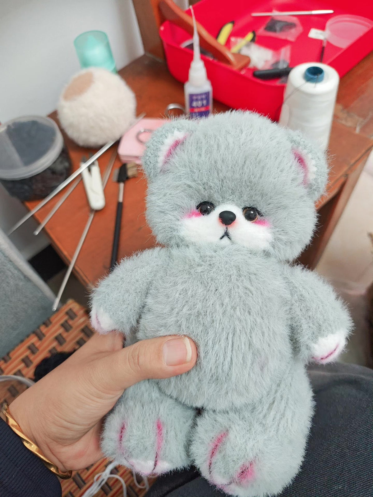 ハンドメイド グレーのニット クマのぬいぐるみ