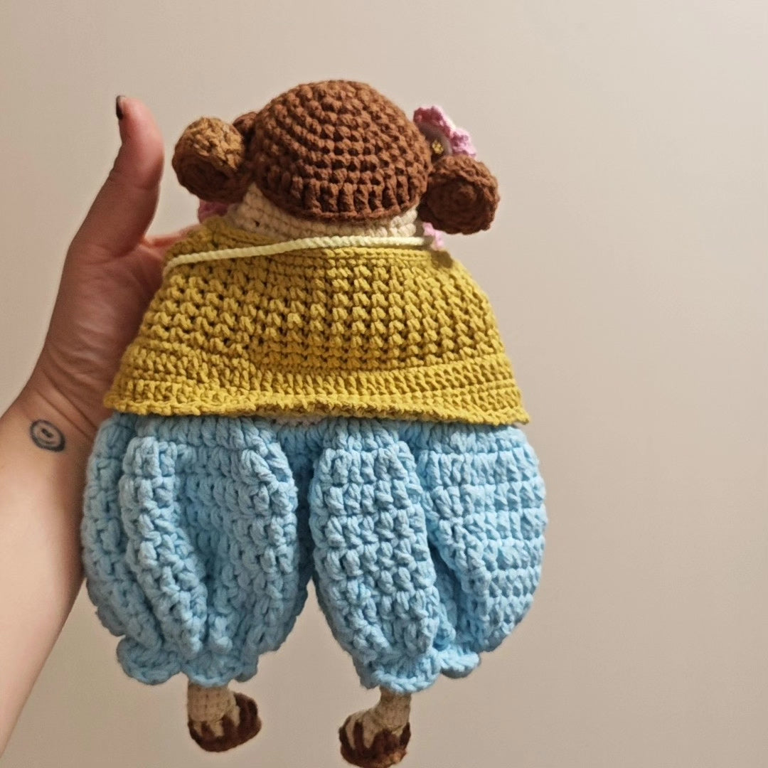 Bolso para móvil de ganchillo artesanal con forma de muñeca y boca rosa