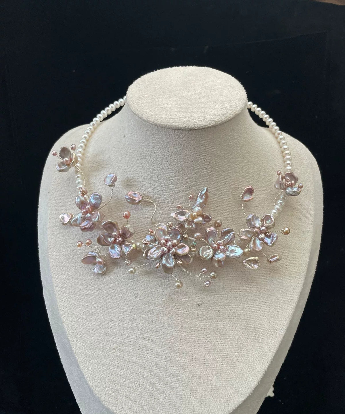 Collana Choker con perle e fiori fatta a mano