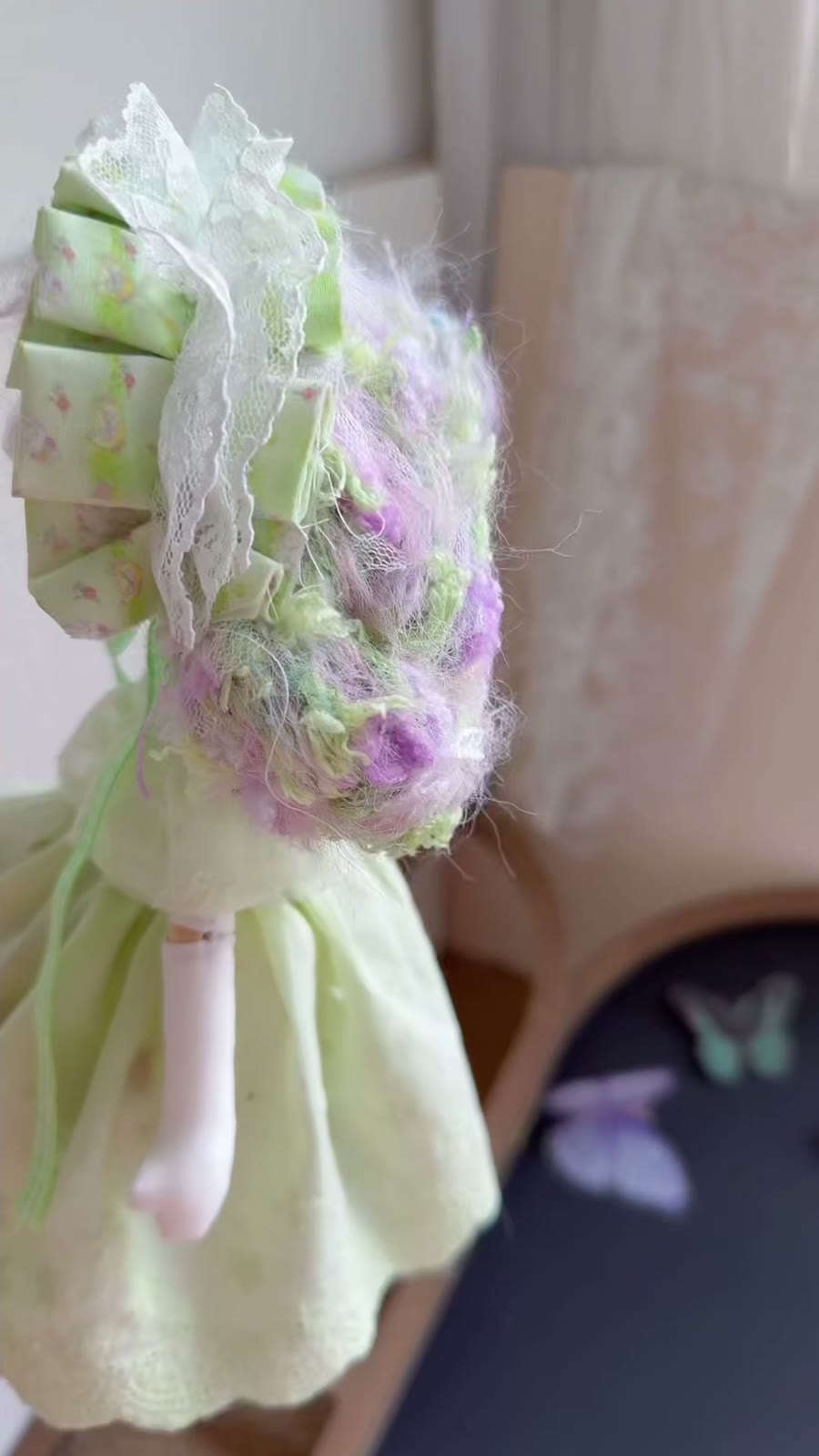 Art Doll Artigianale Posizionabile con Capelli Pastello