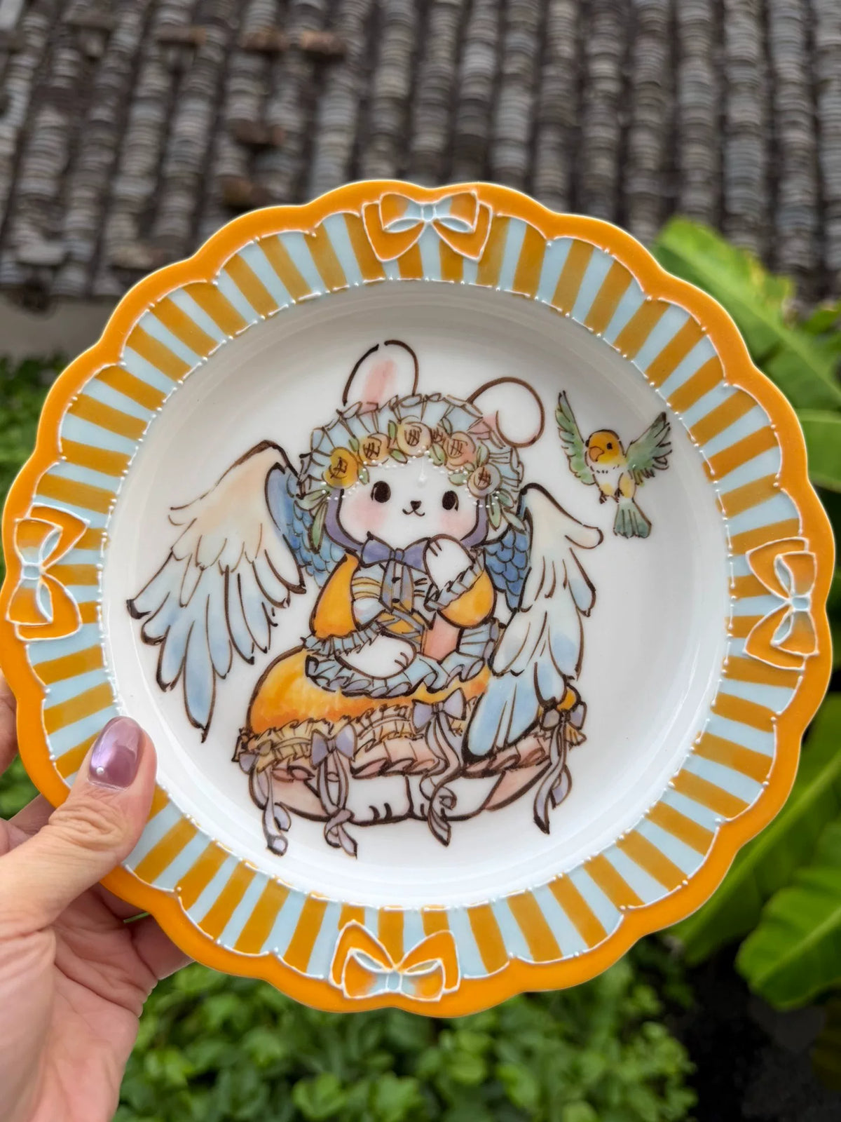 Piatto in ceramica fatto a mano con coniglio angelo