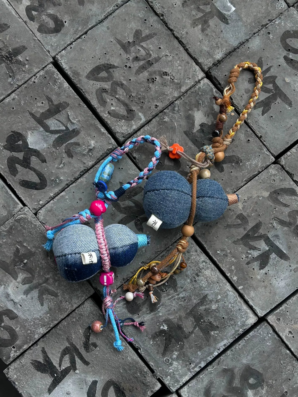 Sachê de Cabace em Denim com Artemisia e Madeira de Ágar