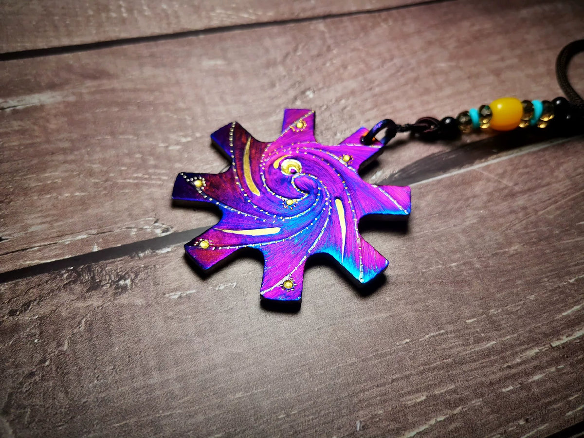Pendente Roda do Tempo em Titânio com Céu Estrelado de Galáxia