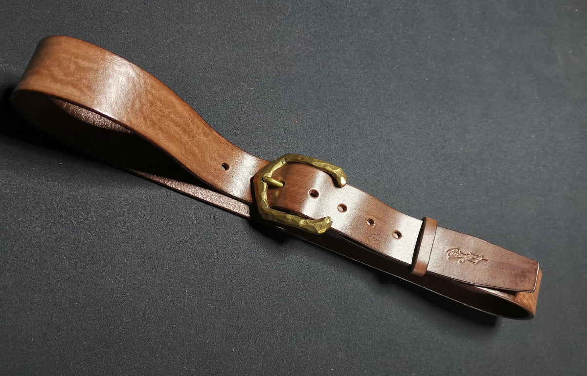 Ceinture en cuir tanné au végétal avec boucle en laiton